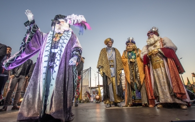 Ses Majestats juntament amb l'Ambaixador Joan en la seva rebuda a la ciutat | Roger Benet